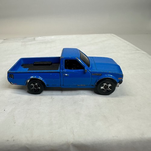 Hot wheels datsun - hot, blue